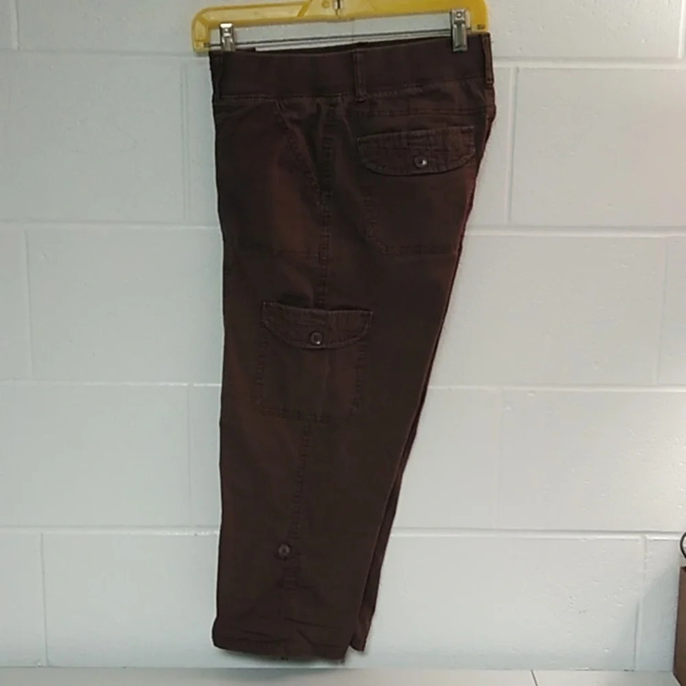 LEE EASY FIT, COTTON, STRETCH, MIDRISE, CAPRI, CARGO PANTS WITH TAB CUFF HEM